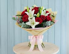 Букет цветов из:  Лилии и Розы в Костерево