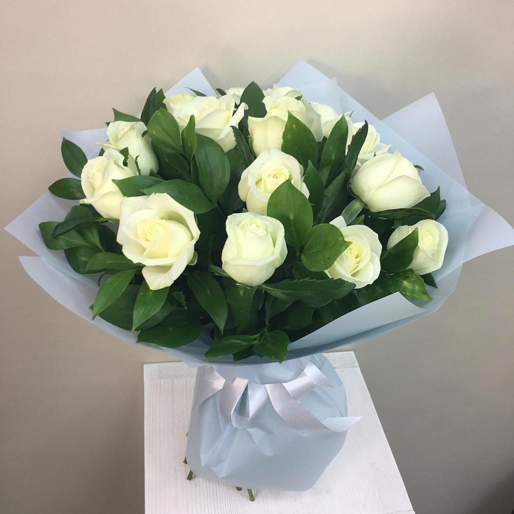 Букет 15 Белых роз Проуд в Костерево