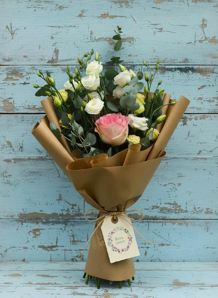 Букет цветов из: Розы и Лизиантусы в Костерево