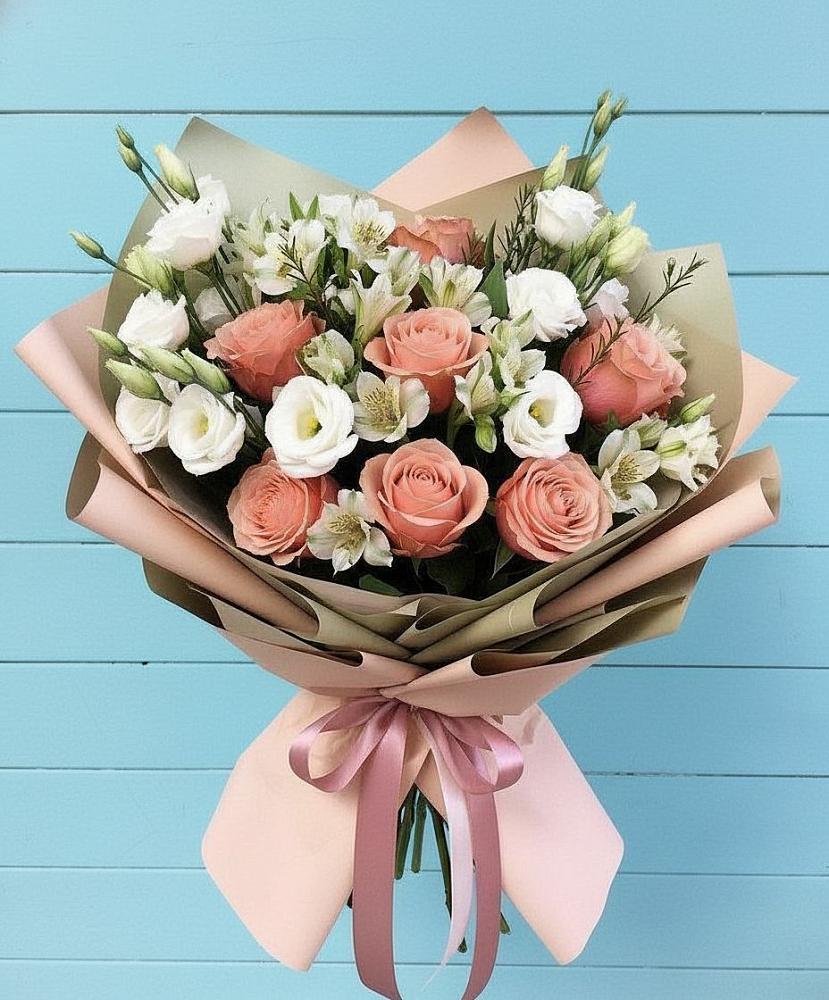 Букет цветов из: Розы, Альстромерии и Лизиантусы в Костерево