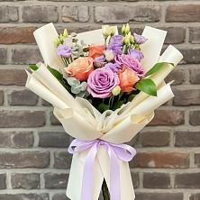 Букет цветов из:  Лизиантусы и Розы в Костерево