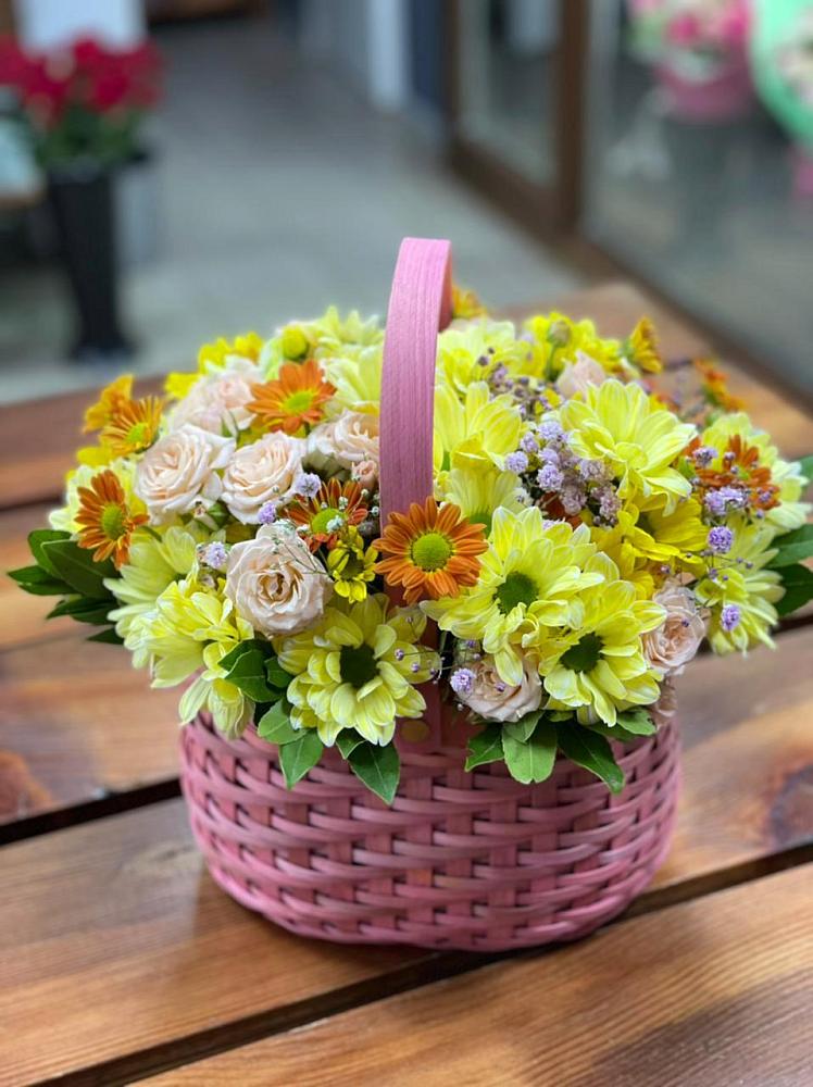 Цветочная композиция из Хризантемы и Розы в корзине в Костерево