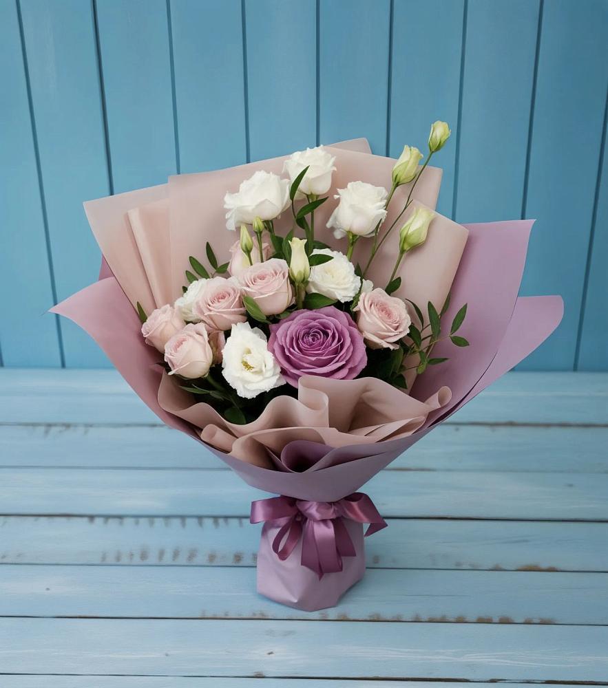 Букет цветов из: Розы и Лизиантусы в Костерево